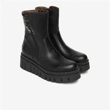 NeroGiardini Diagonal Zip Chunky Boot - Black Leather